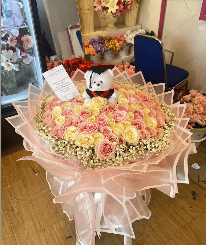 Graduation 100 Stems Rose